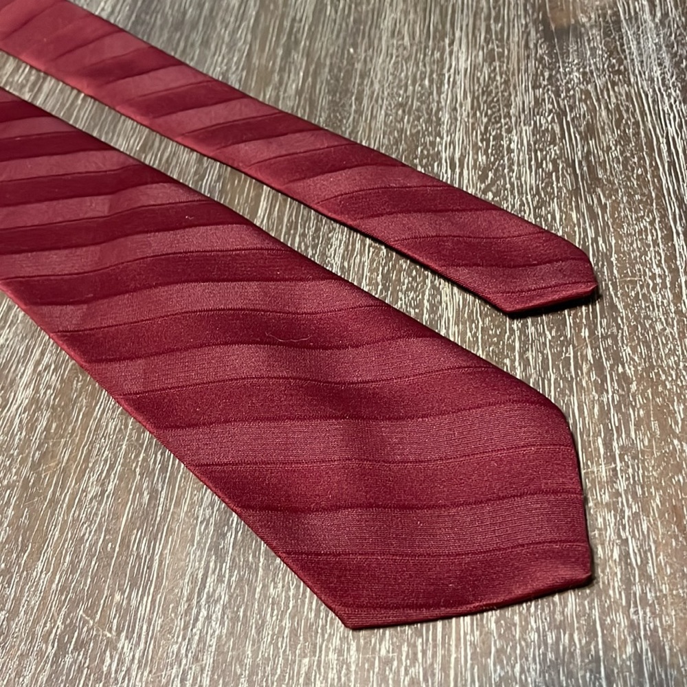 Alexander’s for men 100% polyester tie, maroon 52” x 3.25”